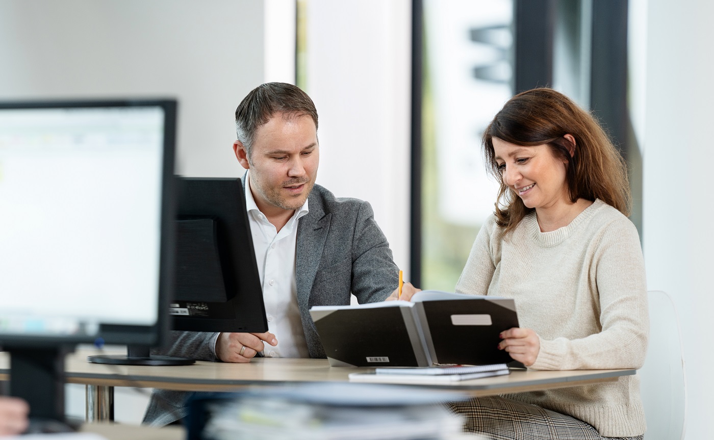 ¿Cómo se gestiona la bolsa de horas en el trabajo?
