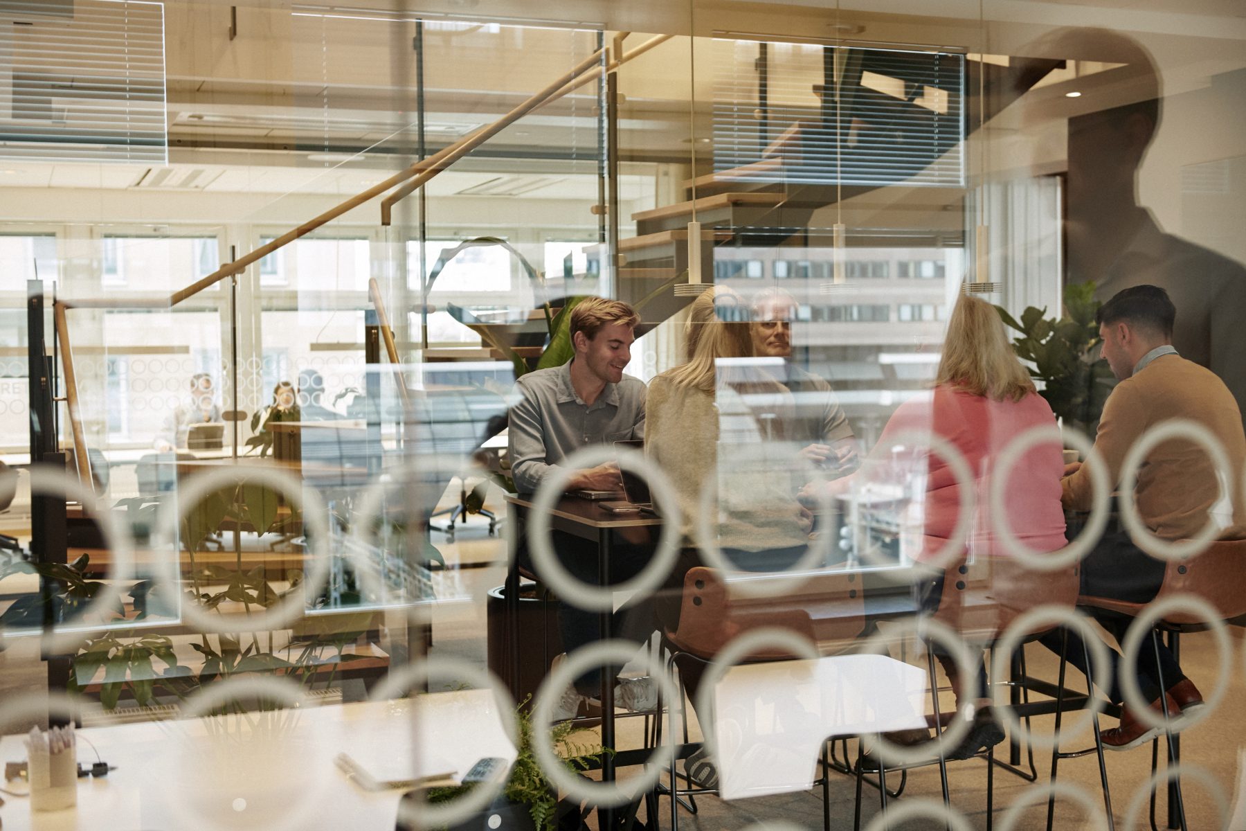 Flexibilidad horaria en la industria alimentaria: cómo mejorar la satisfacción de los empleados sin frenar la producción 